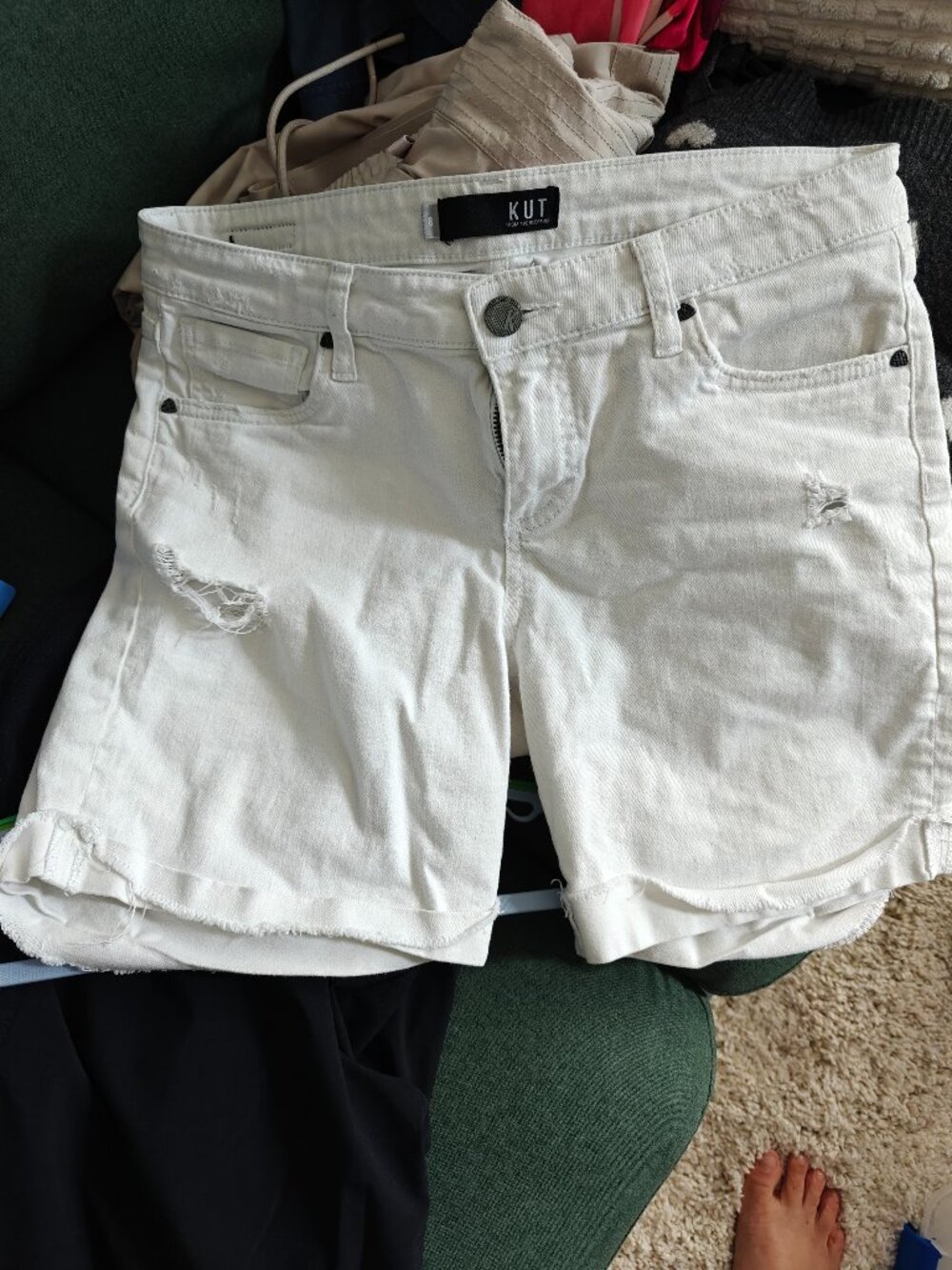 KUT From The Kloth Catherine Boyfriend Shorts White Distressed Denim Size 8